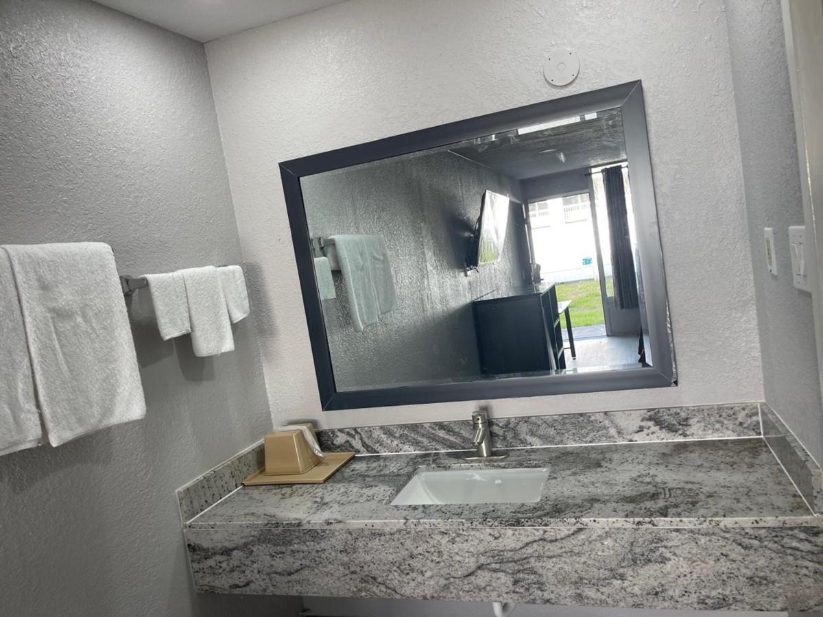 Savannah Motel 2*